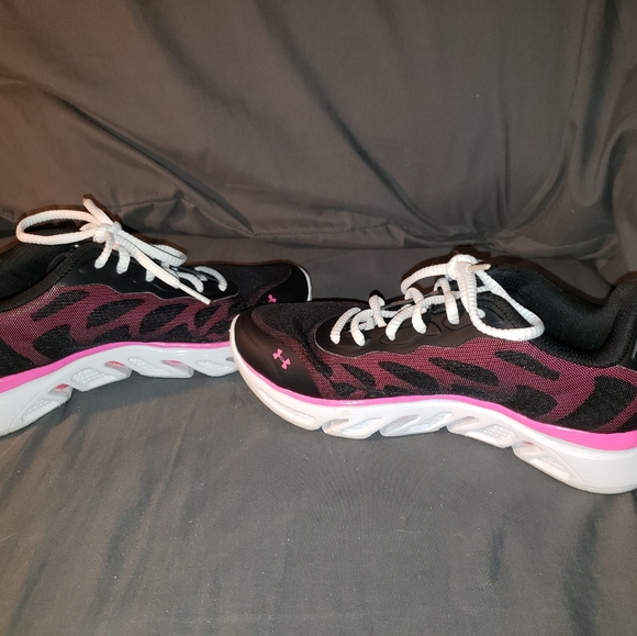 UA MPZ Breast Cancer Awareness sneakers, Like New - Picture 8 of 13